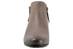 Trotters Major Embossed