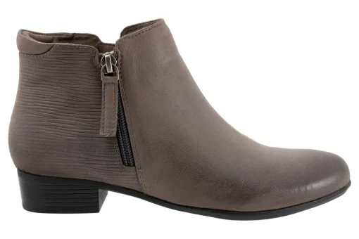 Trotters Major Embossed